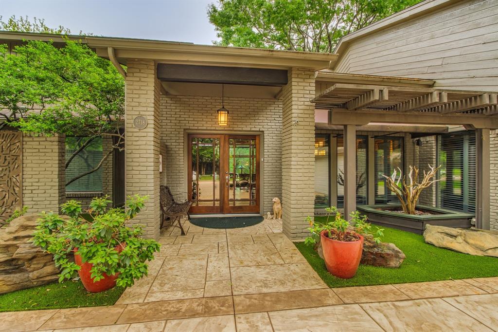 2718 W Prairie Creek Drive