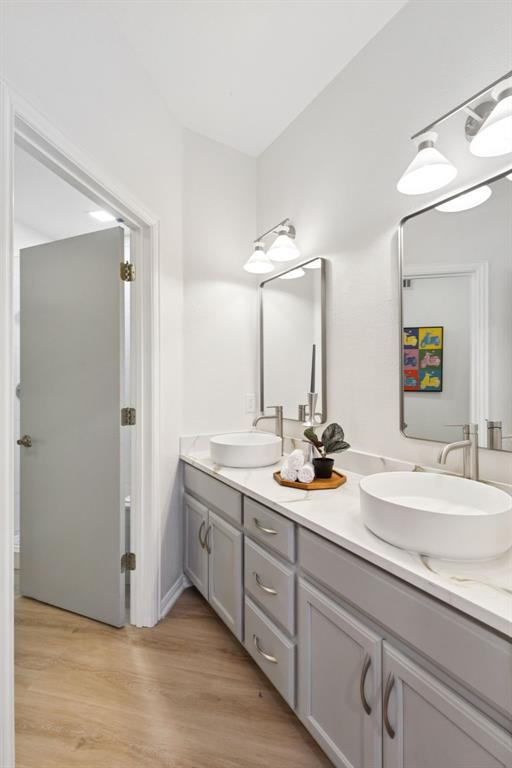 Emerald Sound At Lake Lewisvil - Residential