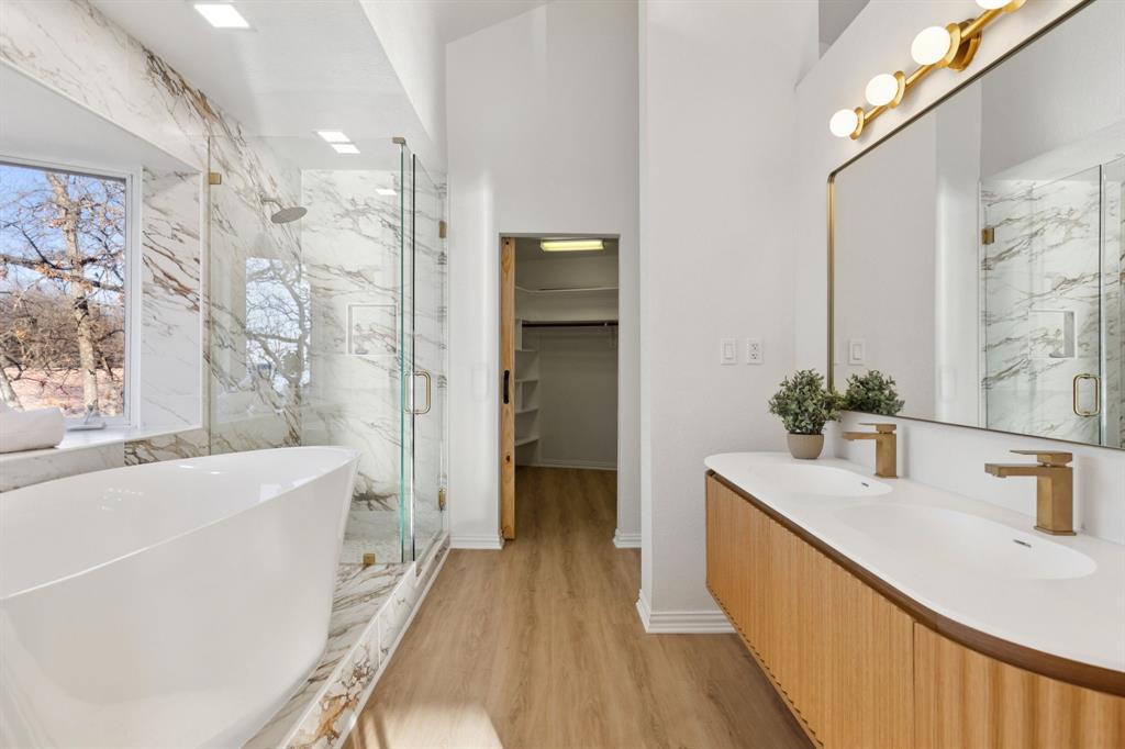 Emerald Sound At Lake Lewisvil - Residential