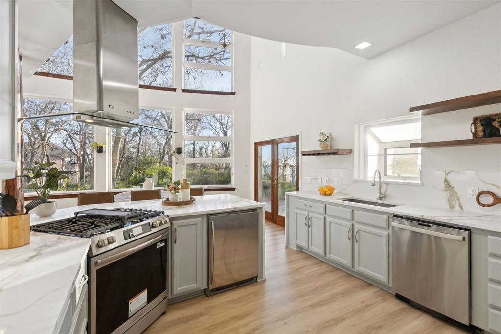 Emerald Sound At Lake Lewisvil - Residential