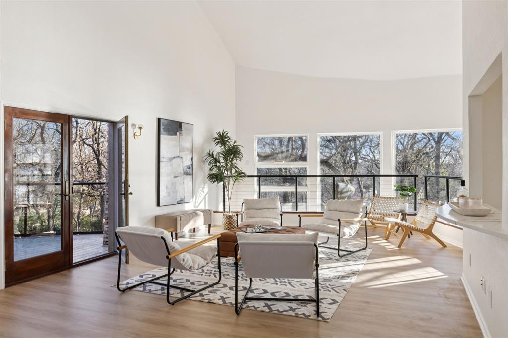 Emerald Sound At Lake Lewisvil - Residential