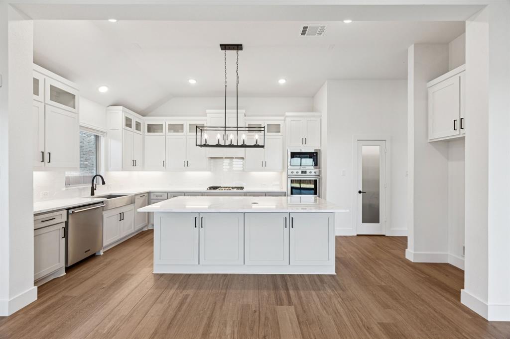 1415 WOODPECKER Lane