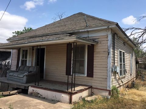803 S Neches Street Coleman TX 76834