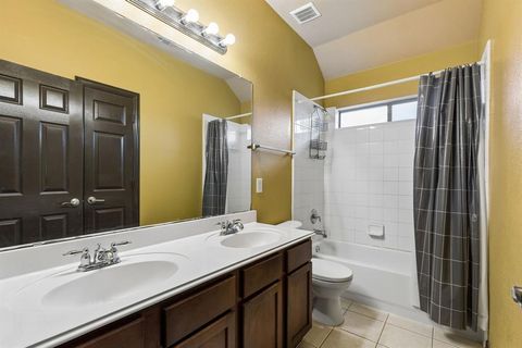 Tiny photo for 915 Fieldstone Drive, Cedar Hill, TX 75104 (MLS # 21198499)