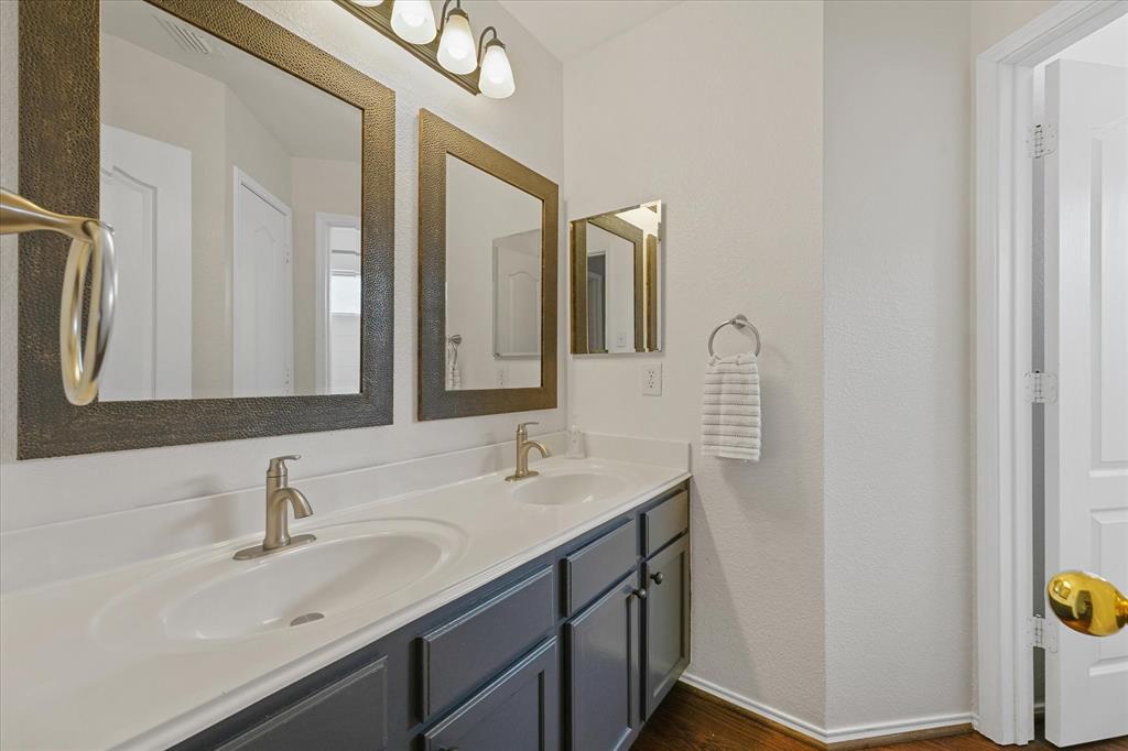 Lakes Of Highland Oaks The - Residential