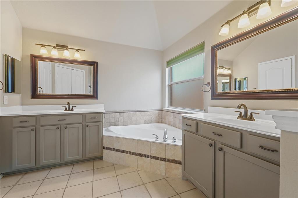 Lakes Of Highland Oaks The - Residential