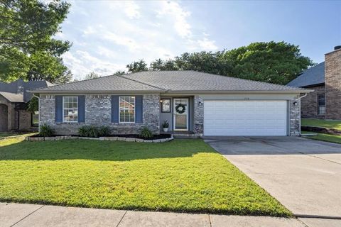 7116 Summerset Drive Benbrook TX 76126