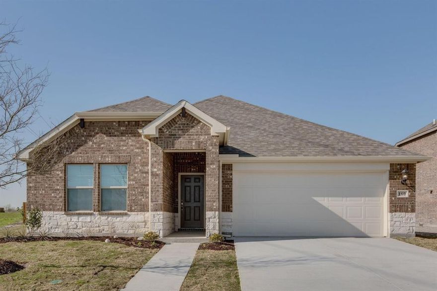 Stunning single-story home with 4 bedrooms and 2 bathrooms and has spacious rooms for the family. Except for the bedrooms, the entire house has ceramic tile flooring. The kitchen is open to the dining and family rooms, which makes it the ideal space for entertaining. Granite countertops, a large island, stainless steel appliances, a large pantry, and lots of cabinets are all present in the kitchen. A large backyard with a covered patio is ideal for summertime entertainment. Master bathroom with separate vanities, marble countertops, and a large standing shower. Ready for move-in. This neighborhood, which is only 30 minutes from downtown Dallas, offers small-town charm, roomy, oversized backyards, access to parks and trails, and close proximity to employment centers.