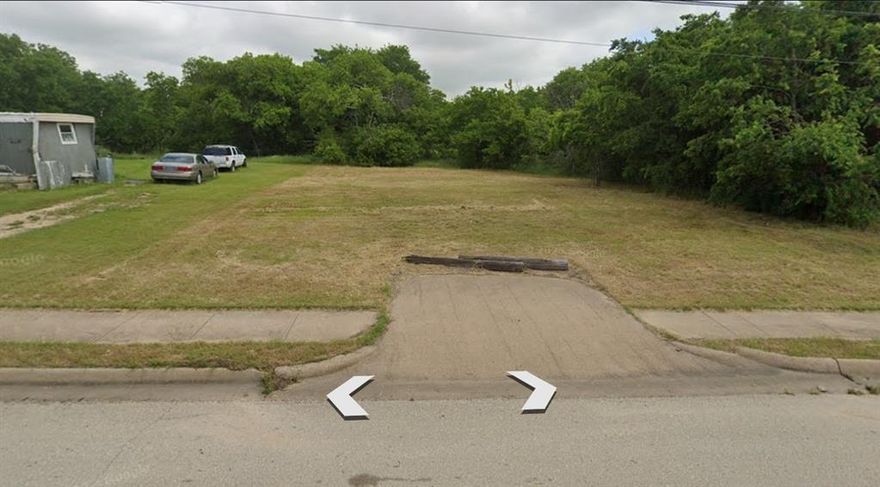 Terrific location to build a home. New home just built next door and others throughout this area. Just south of US Highway 67 which makes it convenient to commute to DFW or Waco. Close to all schools, shopping, and entertainment. Come check it out and please feel free to reach out to us for questions or to view the property.
