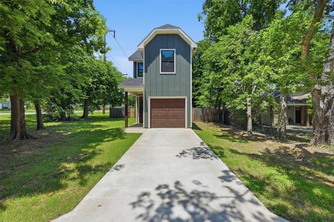 Photo of 931 W Collins Street, Denison, TX 75020 (MLS # 21288649)