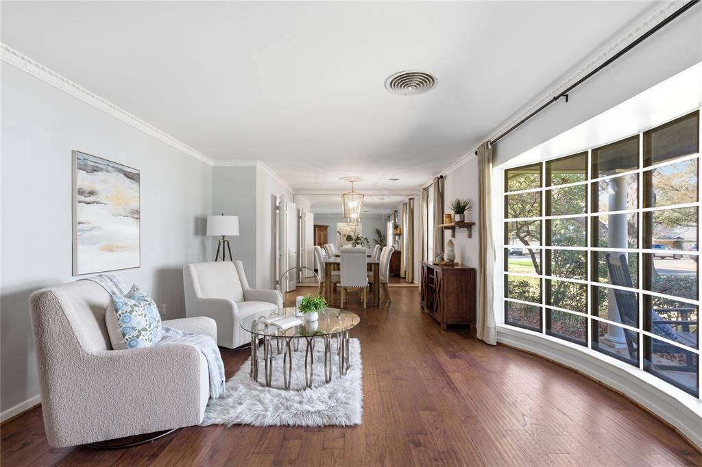 4321 Selkirk Drive W