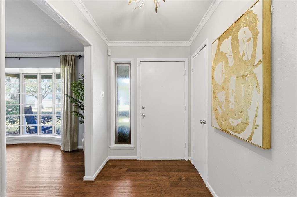 4321 Selkirk Drive W