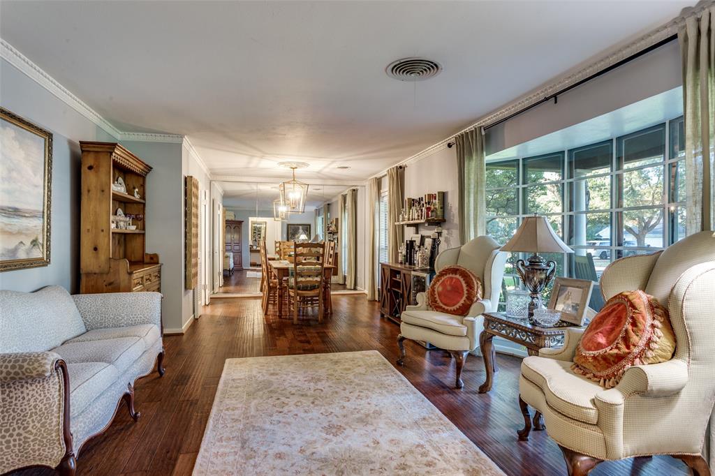 4321 Selkirk Drive W