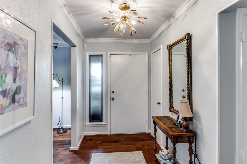 4321 Selkirk Drive W