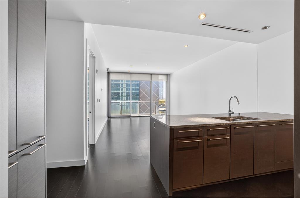 2900 Mckinnon Street 403