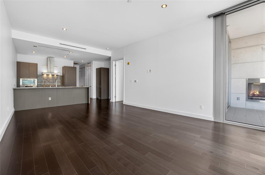 2900 Mckinnon Street 403