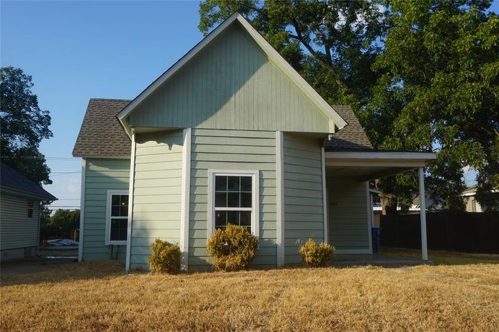 Photo 1 of 27 — 127 E Hull Street, Denison, TX 75021