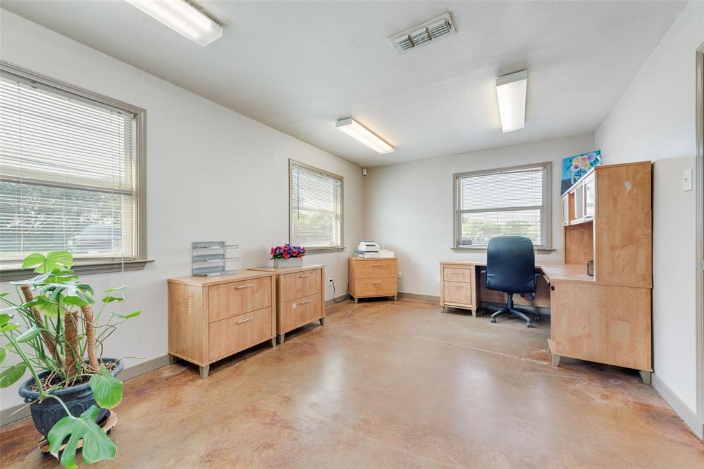 J Chamlee - Commercial Sale