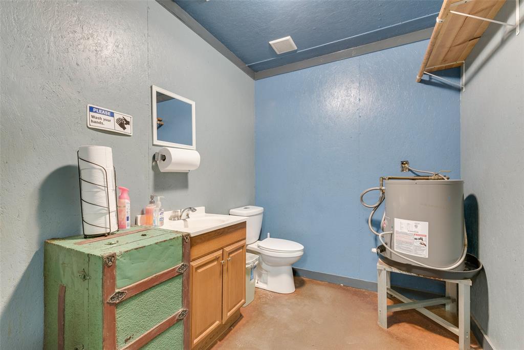 J Chamlee - Commercial Sale