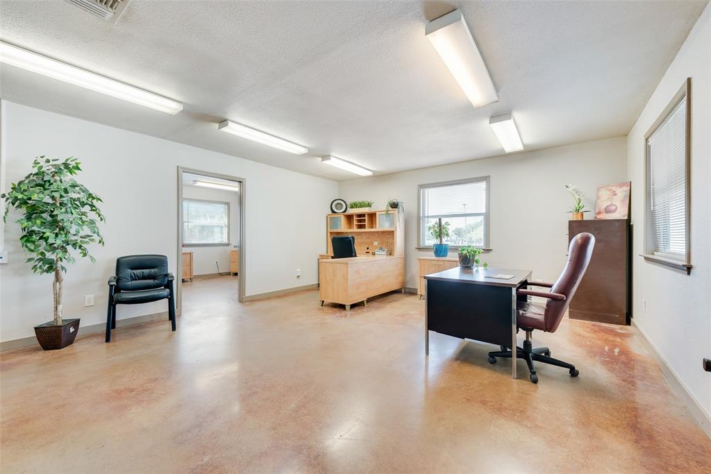 J Chamlee - Commercial Sale