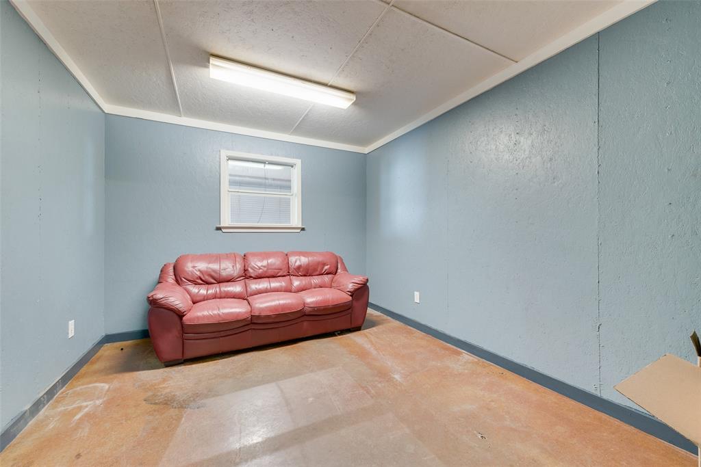 J Chamlee - Commercial Sale