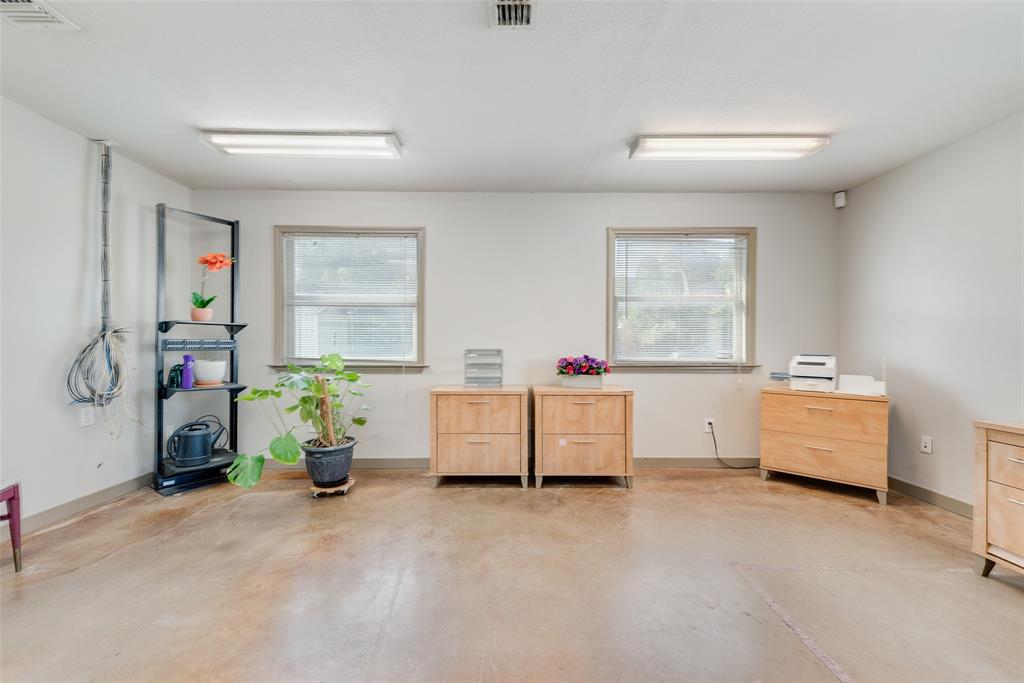 J Chamlee - Commercial Sale