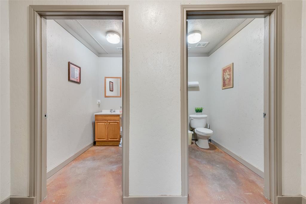 J Chamlee - Commercial Sale