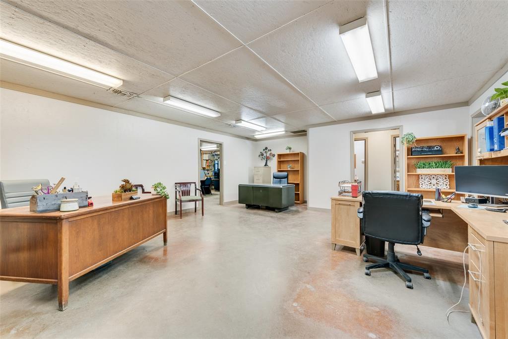 J Chamlee - Commercial Sale