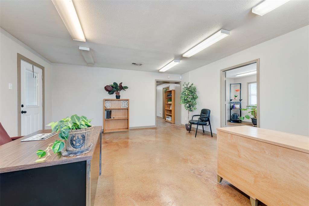 J Chamlee - Commercial Sale