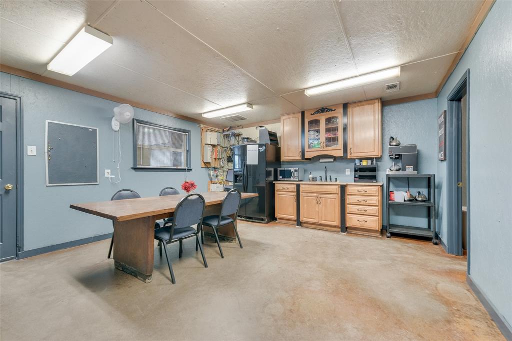 J Chamlee - Commercial Sale