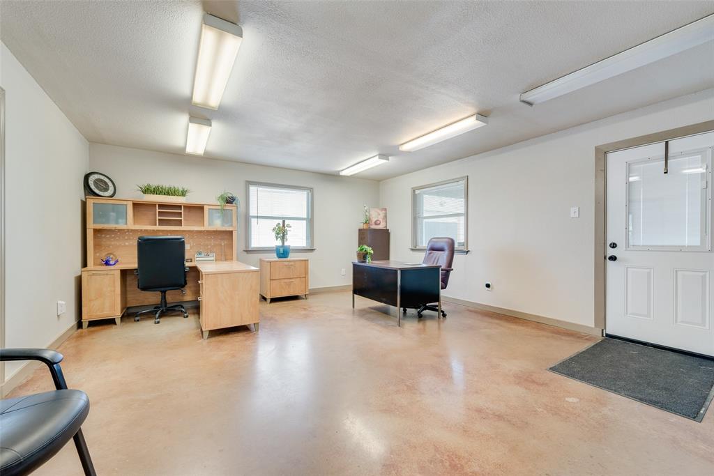 J Chamlee - Commercial Sale