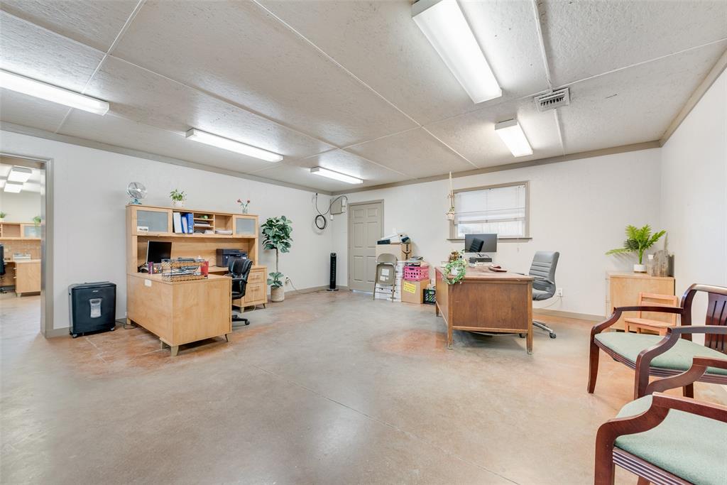 J Chamlee - Commercial Sale