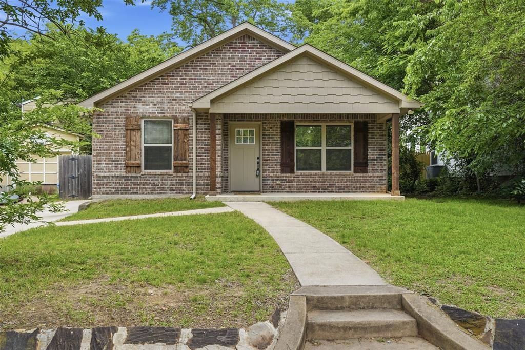 Photo of 921 W Day Street, Denison, TX 75020 (MLS # 21268583)