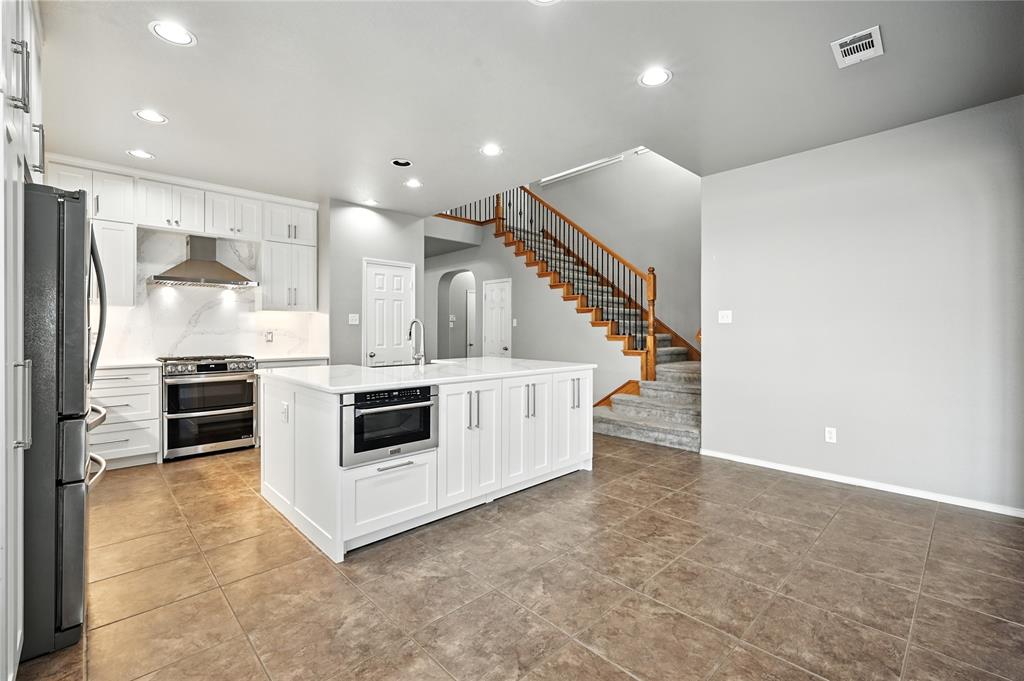 Fort Worth, Texas 76244, United States, 4 Bedrooms Bedrooms, ,4 BathroomsBathrooms,Residential,Active,201960