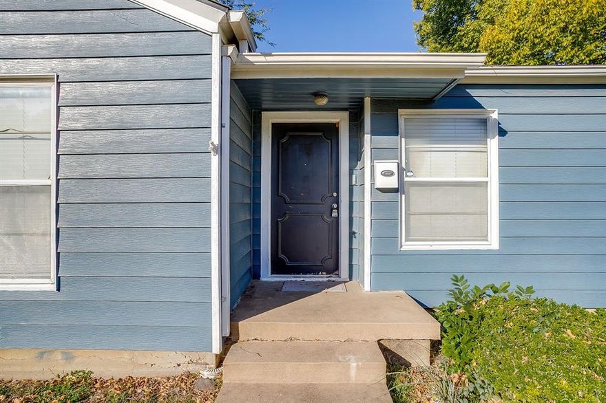 Charming, updated home in a prime Northside location! Situated just minutes from Fort Worth’s vibrant Northside district, this beautifully refreshed property offers quick access to downtown, Stockyards, dining, shopping, and major highways. Inside, you’ll find refinished original hardwood floors that preserve the home’s character while delivering a warm, timeless feel. Recent updates provide peace of mind, including a brand-new roof, making this home truly move-in ready. Whether you’re looking for classic charm, modern updates, or an unbeatable location close to everything Fort Worth has to offer.