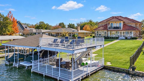 Photo of 600 Kiowa Drive E, Lake Kiowa, TX 76240 (MLS # 21408054)