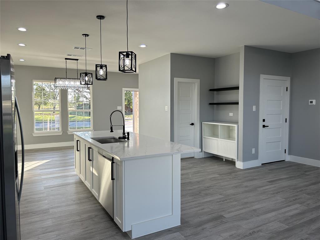 1711 Marshall