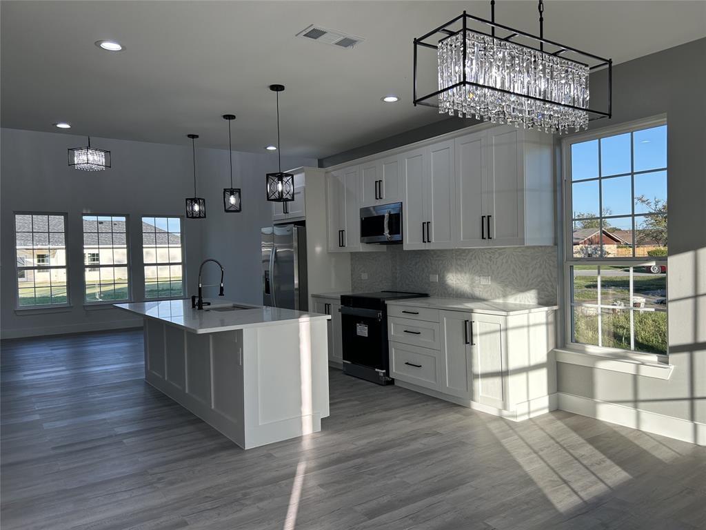 1711 Marshall