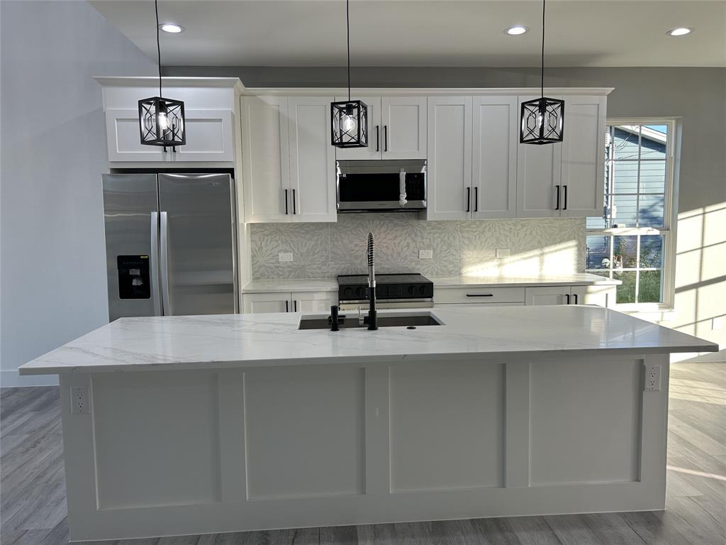 1711 Marshall