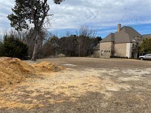 925 Belclaire Circle