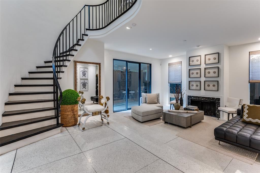 North Oak Lawn - Residential Lease