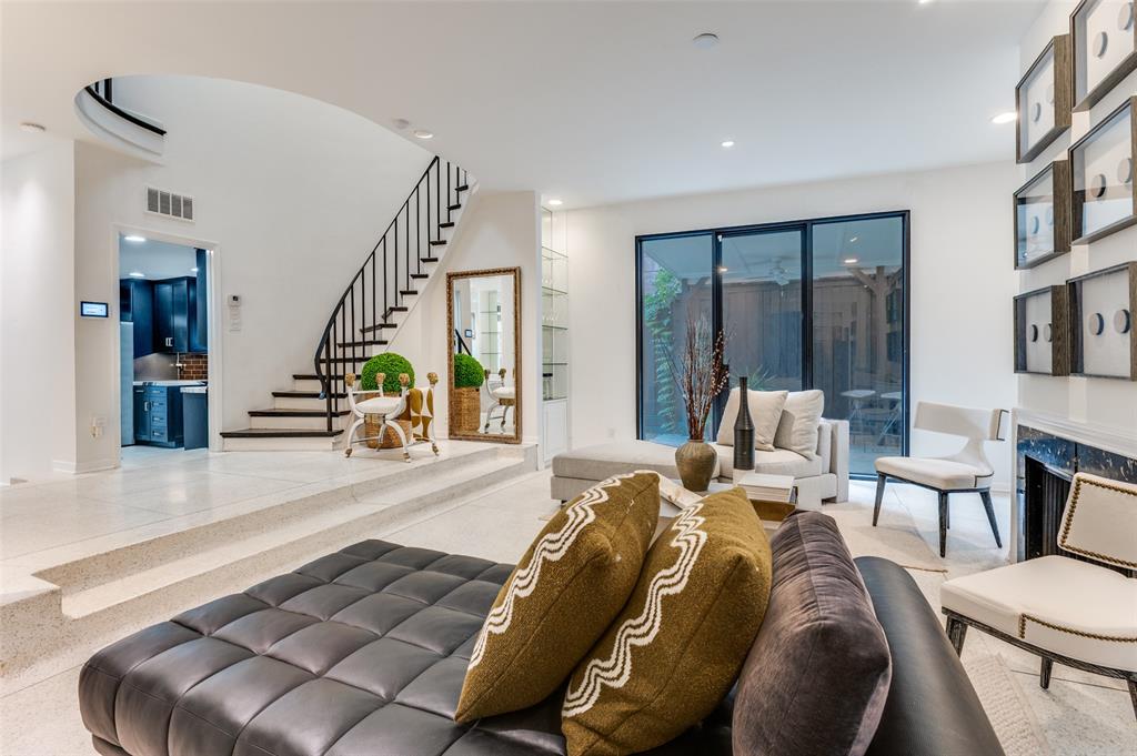 North Oak Lawn - Residential Lease