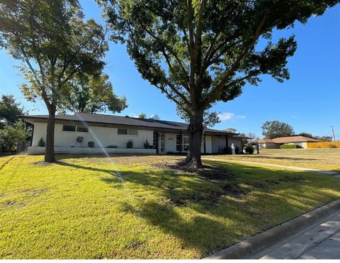 8029 Northbrook Drive Benbrook TX 76116