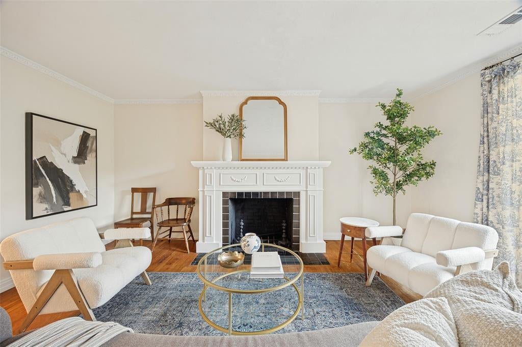 7011 Hammond Avenue