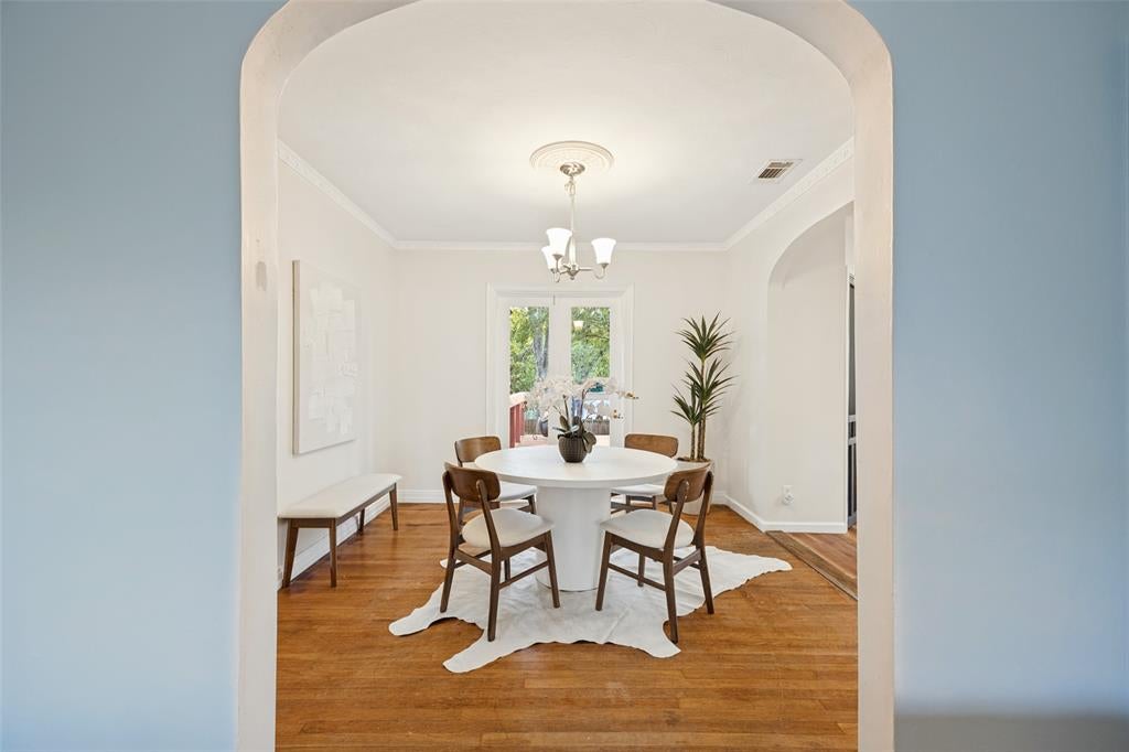 7011 Hammond Avenue
