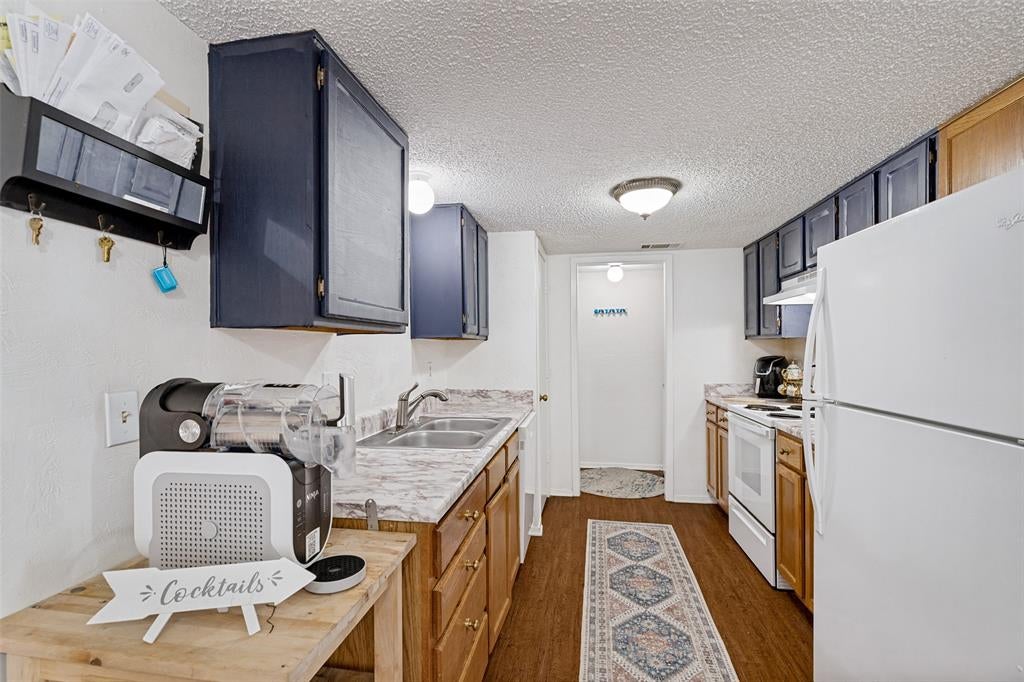 7561-7571 Tournament Road