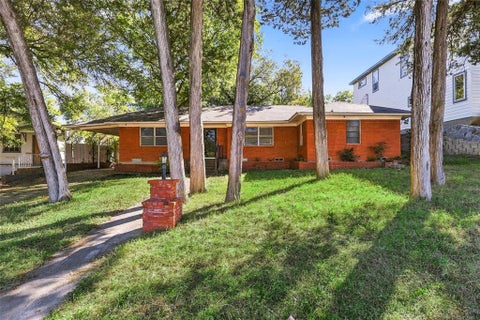 Photo of 1342 Carson Street, Dallas, TX 75216 (MLS # 21405571)