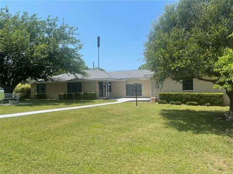 1106 Central Avenue Bowie TX 76230