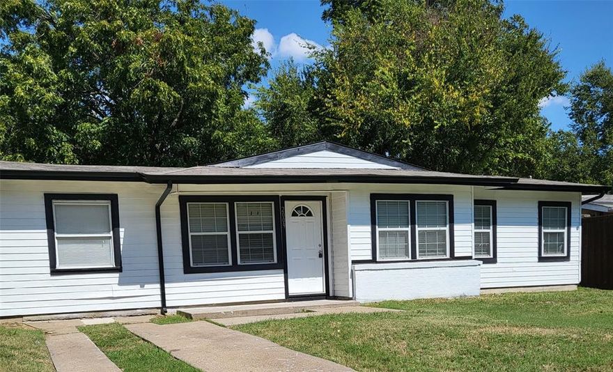 Completely renovated 3 bedroom 1 bathroom house with large, fenced backyard near six flags, the stadium, and conveniently located near 1-30. Open living-dining concept has an attached wet bar, all brand new plank flooring, ceiling fans in every room, new appliances, cabinets, doors, lighting fixtures and 2 inch blinds.