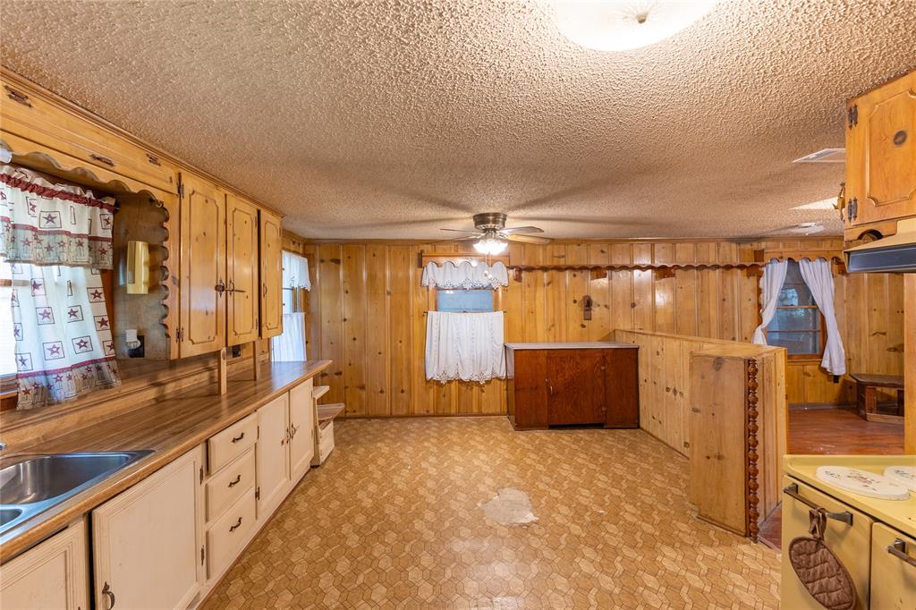 East End - Commercial Sale